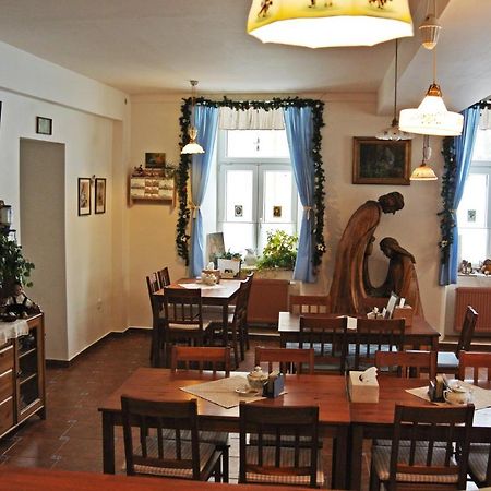 Restaurace A Penzion Ubrousku Prostri Se Nová Bystřice Exterior foto